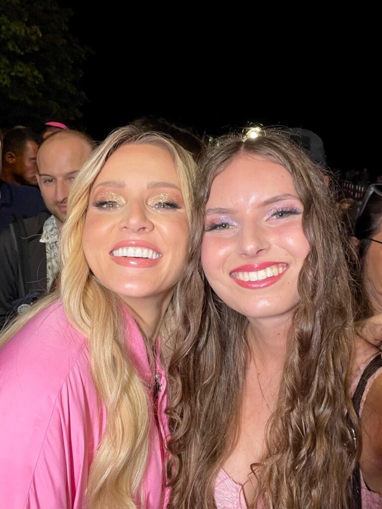 Laura Angelina mit Melissa Naschweng